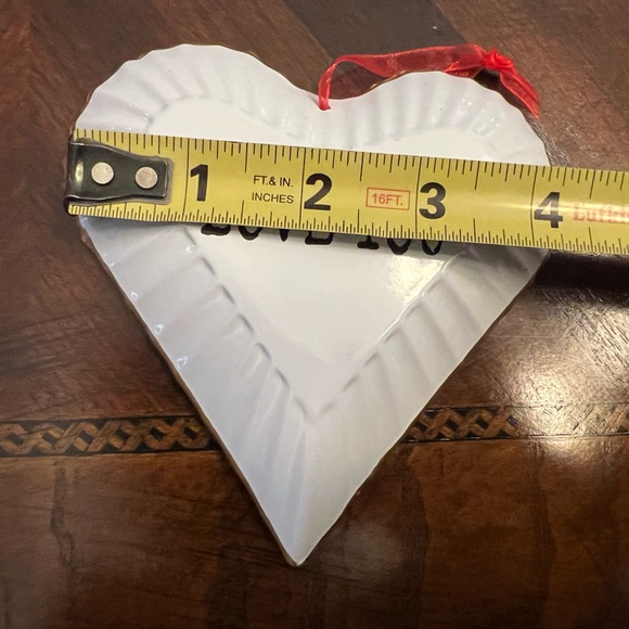 Valentine’s Decor Bundle - 8 Pieces - Picture 15 of 15